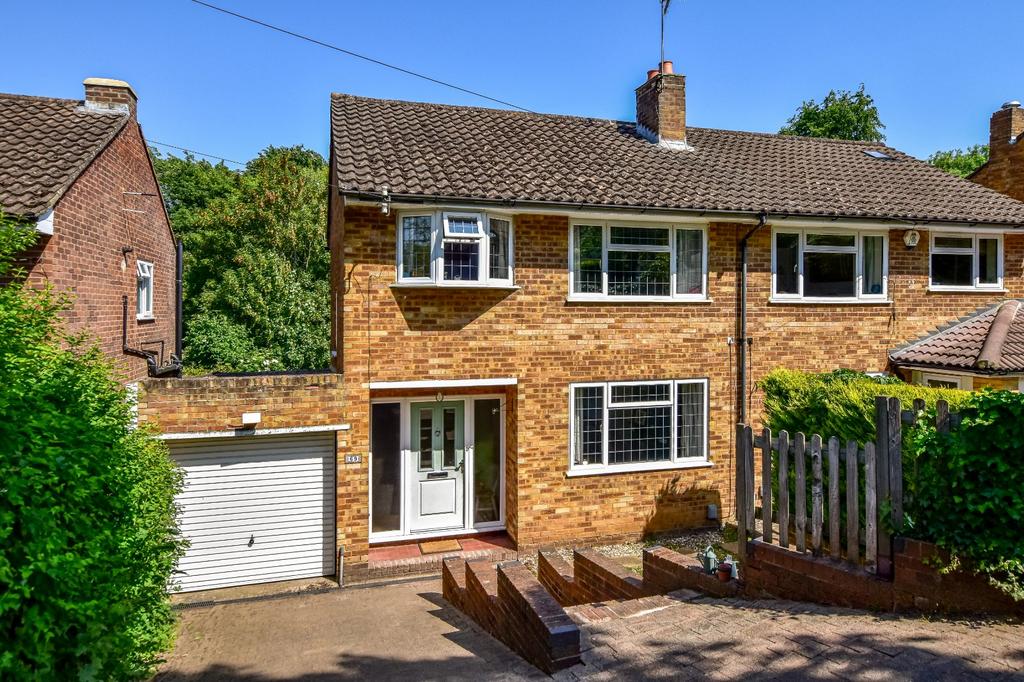 Kindersley Way, Abbots Langley... 3 bed semidetached house £625,000