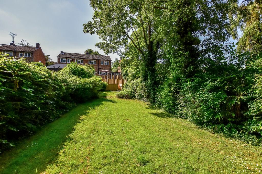 Kindersley Way, Abbots Langley... 3 bed semidetached house £625,000