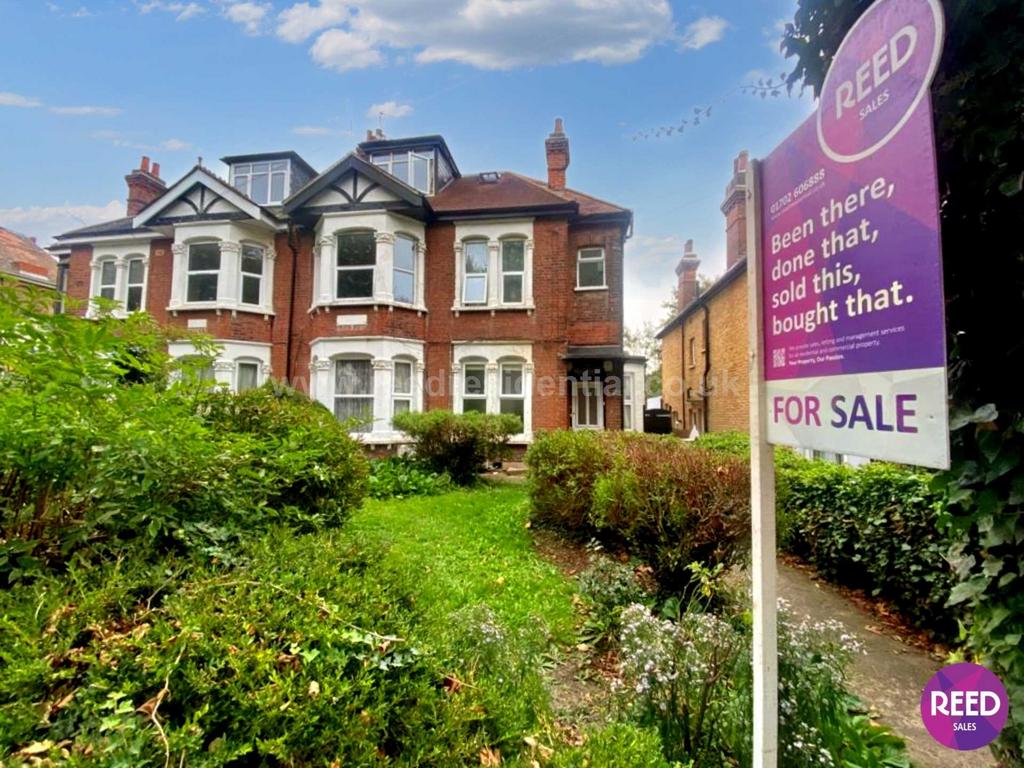 Preston Road, Westcliff On Sea 2 bed flat for sale £215,000