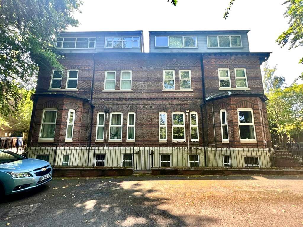 Bury Old Road, The Oaks, M7 2 bed flat for sale £95,000