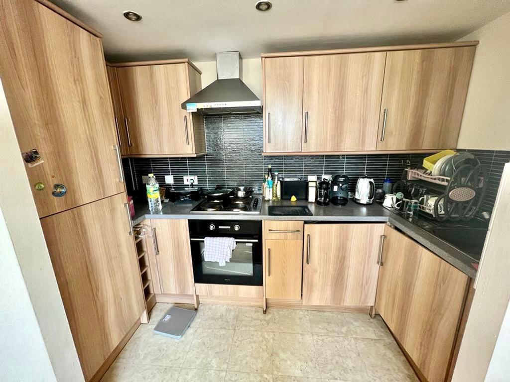 Bury Old Road, The Oaks, M7 2 bed flat for sale £95,000