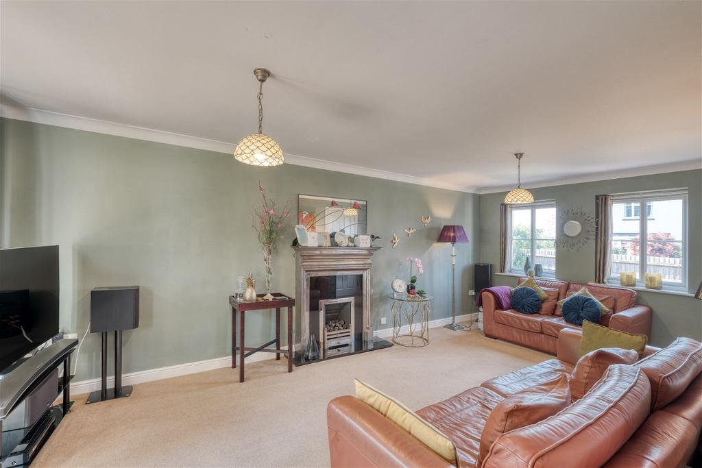 Bromsgrove Road, Redditch B97 4RL 4 bed detached house for sale £450,000