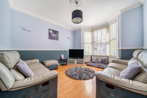 121 Engleheart Road, London, SE6 2EU