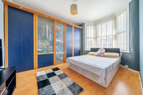 121 Engleheart Road, London, SE6 2EU