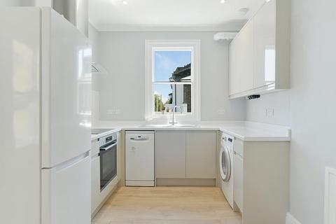 1 bedroom flat to rent, 143 St Johns Hill, London , SW11