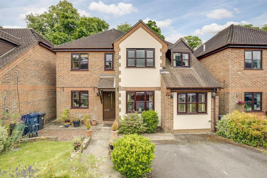 Copperfields, High HP12 4 bed detached house for sale £575,000