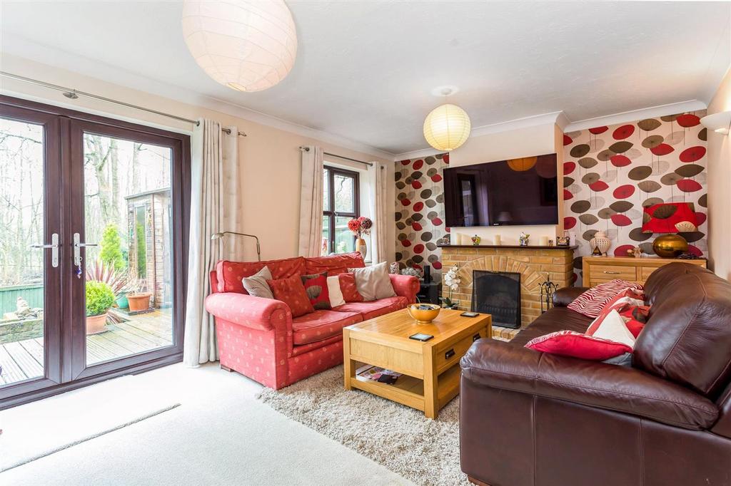Copperfields, High HP12 4 bed detached house for sale £575,000
