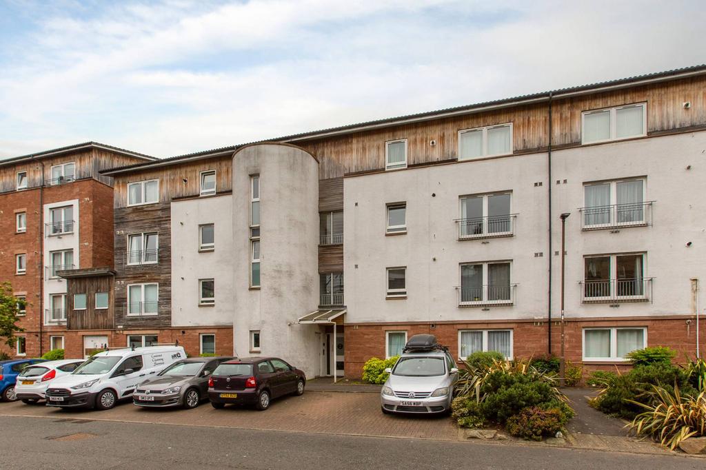 2/9 Albion Gardens, Edinburgh, EH7 5QF 2 bed flat for sale £240,000
