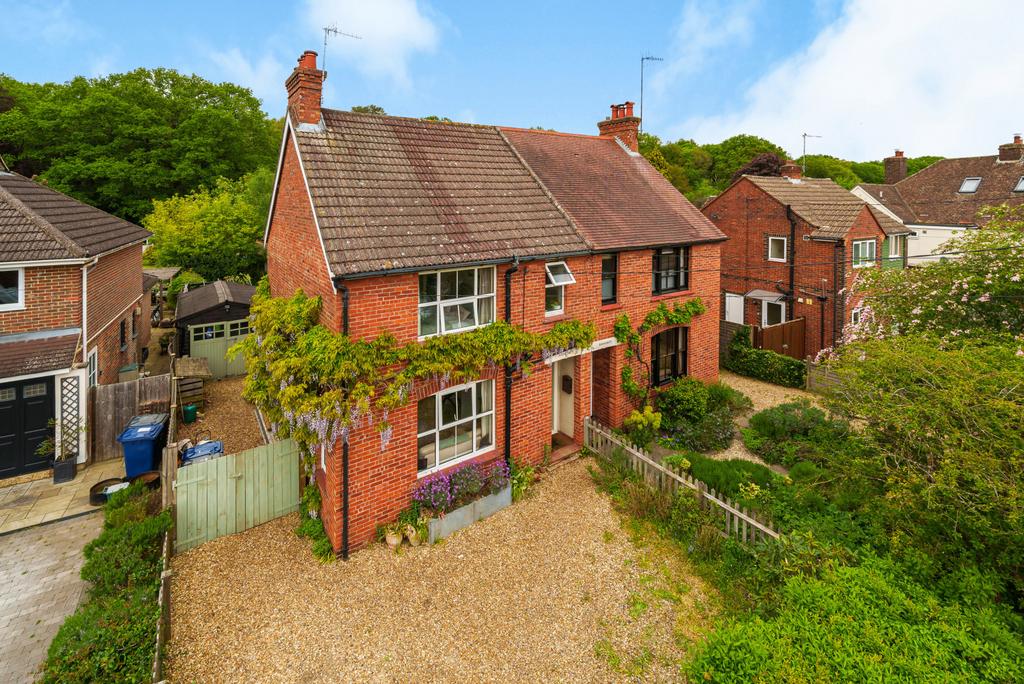 Yew Tree Road, Witley, GU8 3 bed semidetached house for sale £750,000