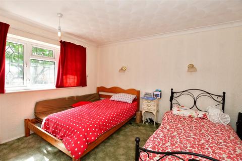 8 Kingaby Gardens, Rainham, RM13 7PH