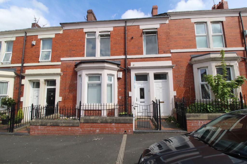 Wingrove Gardens, Fenham, Newcastle... 2 bed ground floor flat £110,000