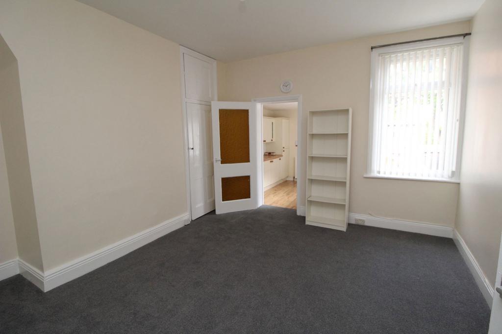 Wingrove Gardens, Fenham, Newcastle... 2 bed ground floor flat £110,000
