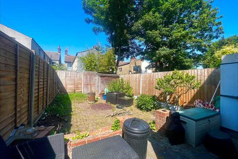 1 Burdett Avenue, Westcliff-on-sea, SS0 7JN