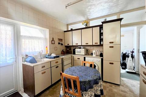 1 Burdett Avenue, Westcliff-on-sea, SS0 7JN