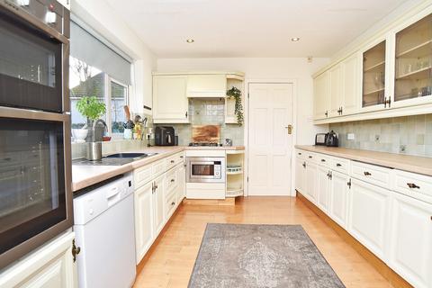 4 bedroom detached house to rent, Firs Road, Harrogate, HG2 8HA