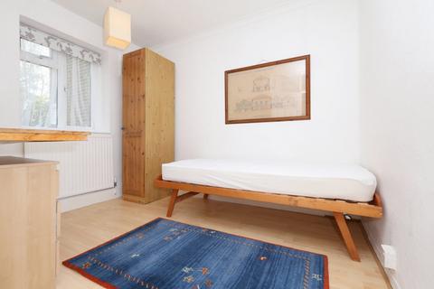 3 bedroom flat to rent, Collins Road, Highbury