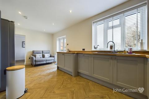 45 Pennycroft Road, Uttoxeter, ST14 7ER