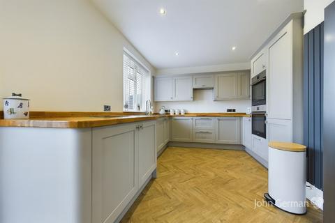 45 Pennycroft Road, Uttoxeter, ST14 7ER