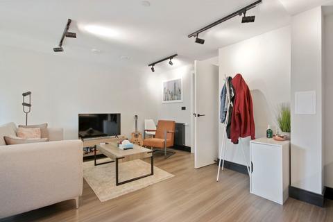 2 bedroom apartment to rent, Tower Bridge Road, London