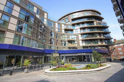 2 bedroom apartment to rent, Tower Bridge Road, London