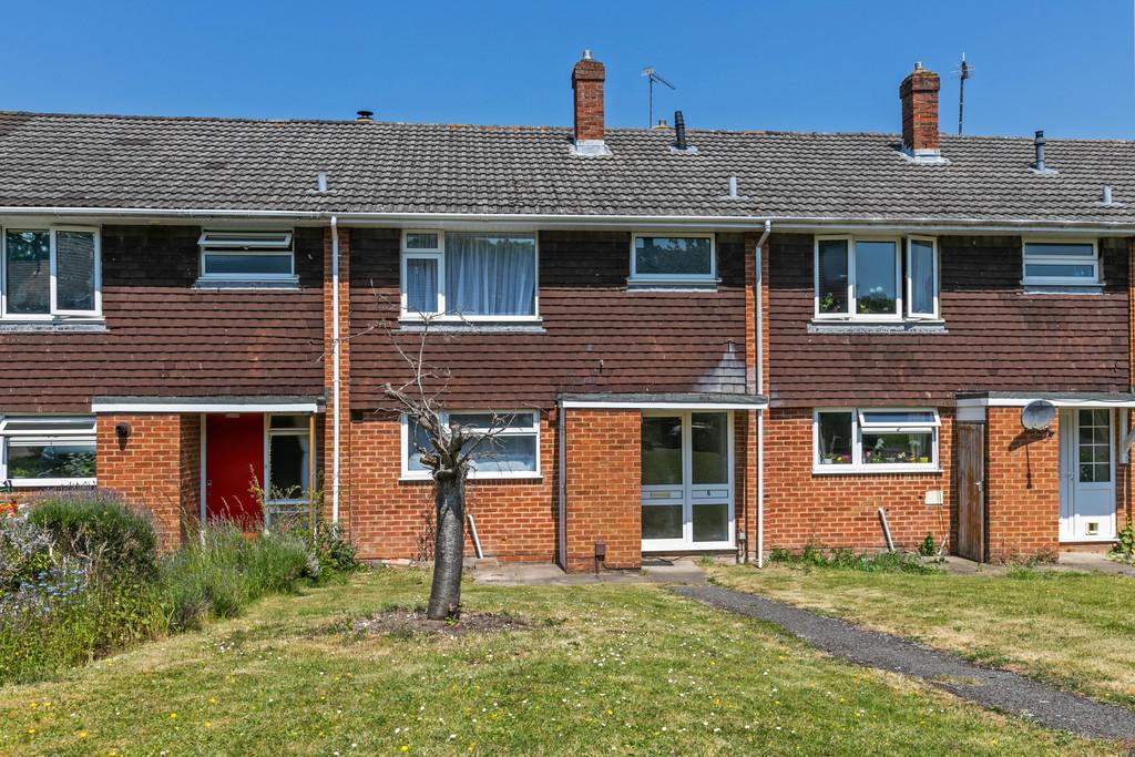 Upton Grey Close Harestock, Winchester 3 bed terraced house £1,300