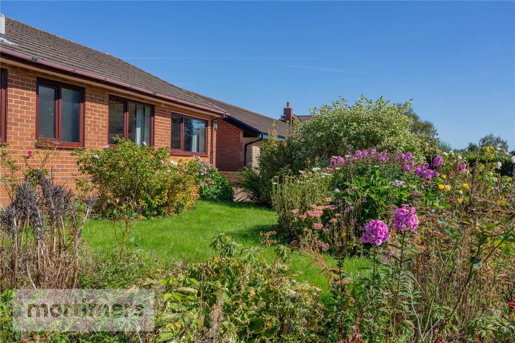 Kingsway, Great Harwood, Blackburn, Lancashire, BB6 4 bed bungalow for