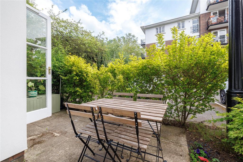 Brompton Park Crescent, London 1 bed flat for sale £425,000