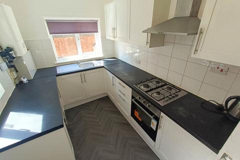 3 bedroom terraced house to rent, Pemberton Street, Old Trafford