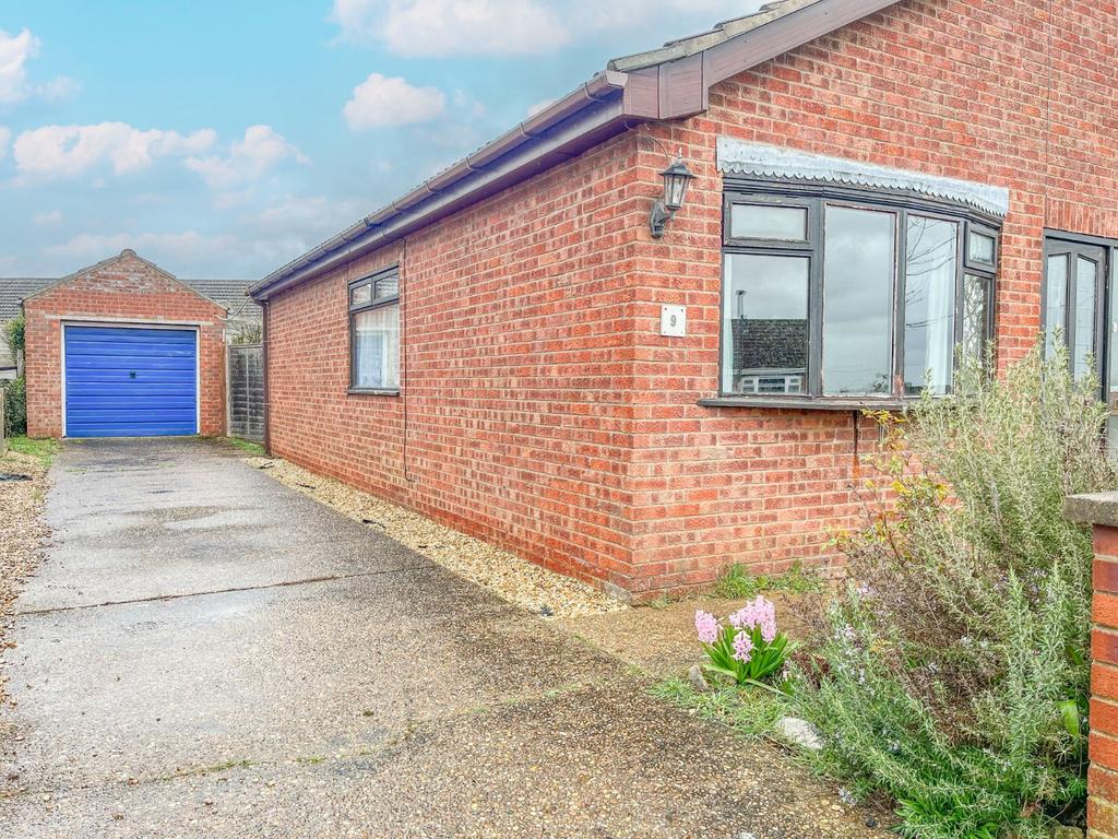 Sutton Place, Scawby, Brigg, North Lincolnshire, DN20 3 bed bungalow