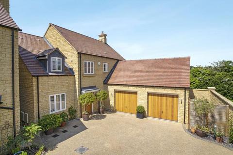 4 bedroom detached house for sale, Barnard Crescent, Broadway, Worcestershire, WR12