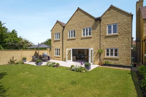 8 Barnard Crescent, Broadway, WR12 7ES