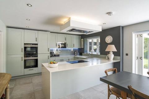 8 Barnard Crescent, Broadway, WR12 7ES