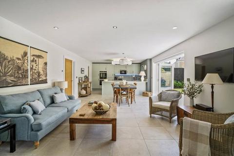8 Barnard Crescent, Broadway, WR12 7ES