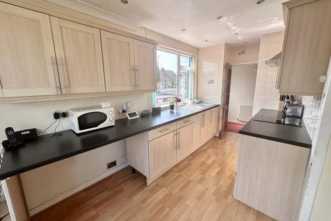14 Tyersal Close, Bradford, BD4 8HE