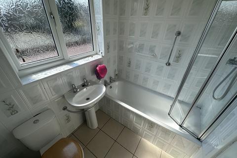 14 Tyersal Close, Bradford, BD4 8HE