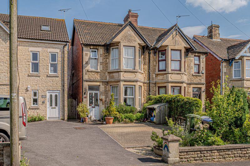 Forest Road, Melksham SN12 3 bed semidetached house for sale £325,000