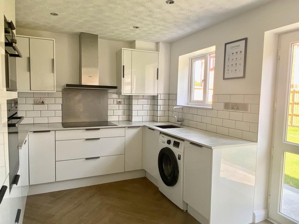 Sycamore Avenue, Woodford Halse, Northamptonshire. 3 bed detached house