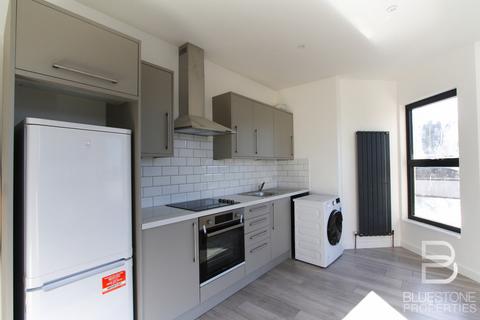 2 bedroom apartment to rent, Woodcote Road, Wallington