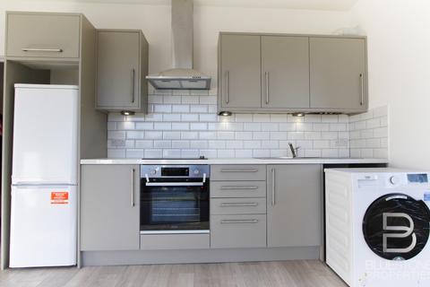2 bedroom apartment to rent, Woodcote Road, Wallington
