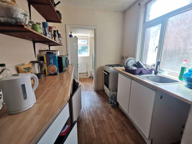 Compton Avenue, Luton LU4 3 bed semidetached house £370,000