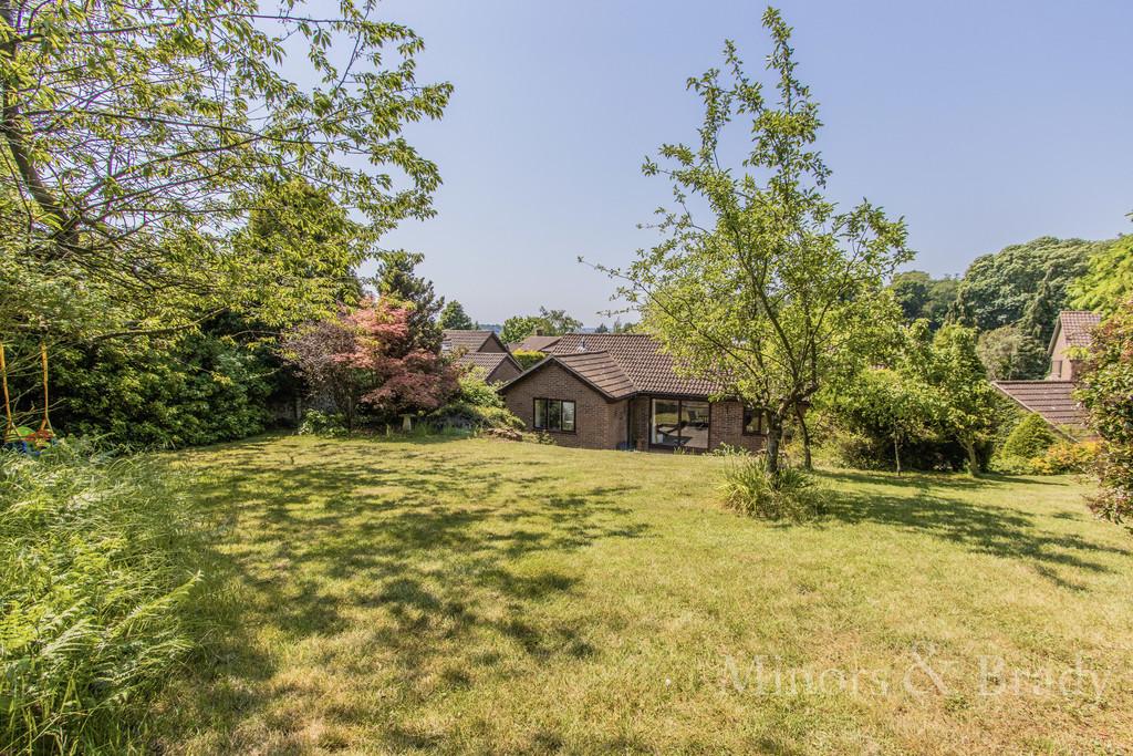 Bishops Close, Norwich 3 bed detached bungalow - £425,000