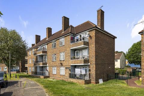 12, Runcorn House Kingsbridge Circus, Romford, RM3 8LX