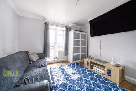 12, Runcorn House Kingsbridge Circus, Romford, RM3 8LX