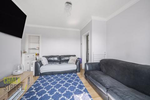 12, Runcorn House Kingsbridge Circus, Romford, RM3 8LX