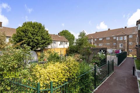 12, Runcorn House Kingsbridge Circus, Romford, RM3 8LX