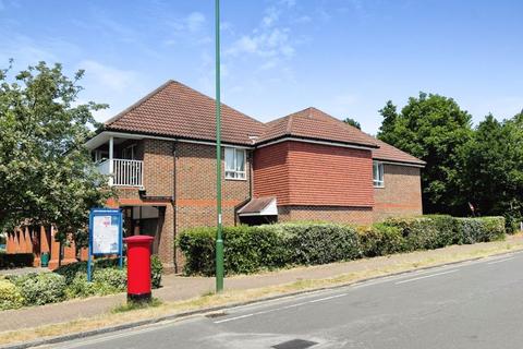 37a Bartholomew Way, Horsham, RH12 5JL