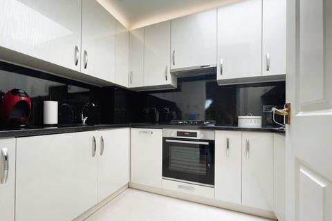37a Bartholomew Way, Horsham, RH12 5JL