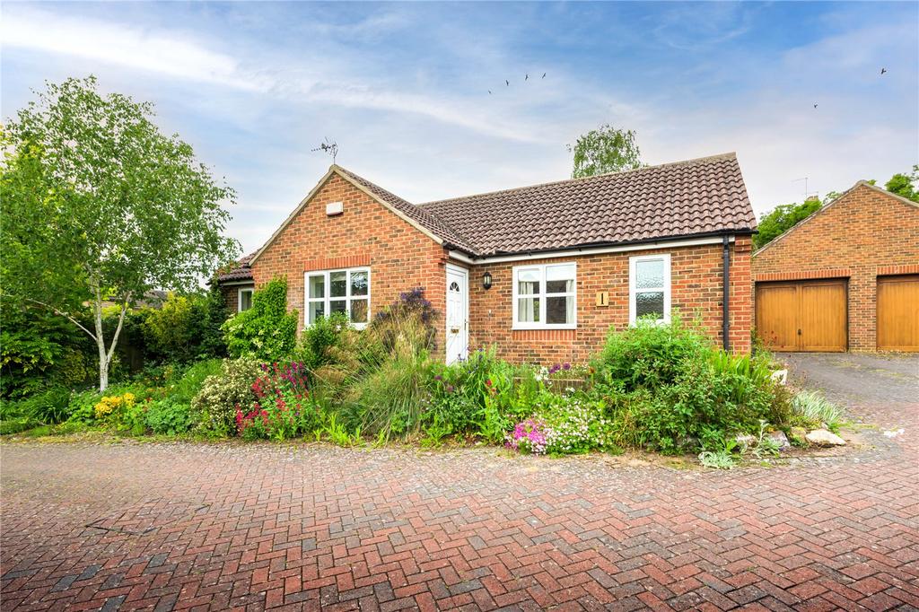 Orchard Close, Oundle, Peterborough, PE8 2 bed bungalow for sale £375,000