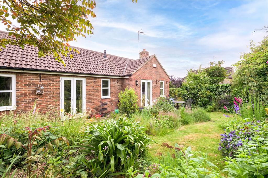 Orchard Close, Oundle, Peterborough, PE8 2 bed bungalow for sale £375,000