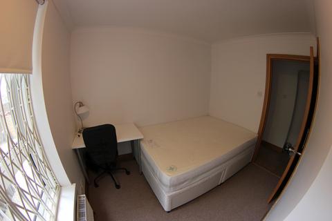 1 bedroom in a flat share to rent, Cahir Street, London E14